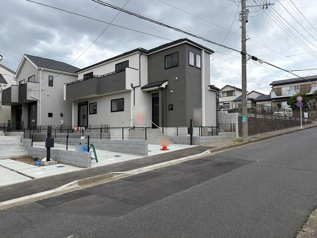 松戸市八ヶ崎５丁目２６番の前面道路含む現地写真