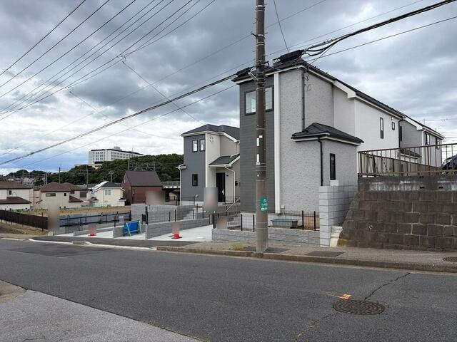 松戸市八ヶ崎５丁目２６番の前面道路含む現地写真