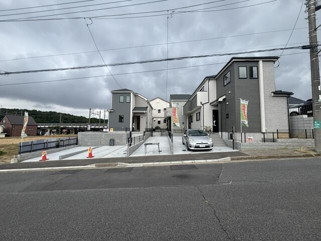 松戸市八ヶ崎５丁目２６番の前面道路含む現地写真