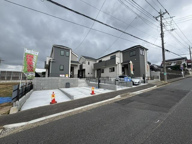 松戸市八ヶ崎５丁目２６番の前面道路含む現地写真