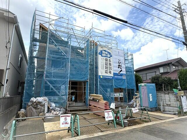 松戸市二十世紀が丘美野里町２６の前面道路含む現地写真|B号棟側からの撮影。