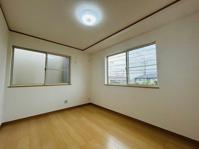 松戸市中和倉３１２－２の洋室