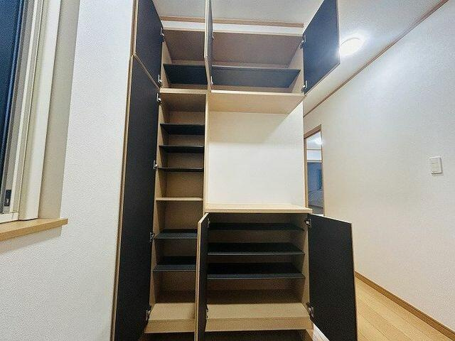 松戸市中和倉３１２－２のその他|【玄関】収納の中の様子です。