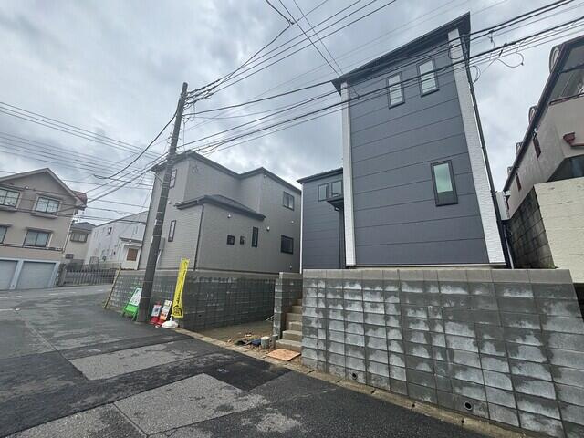 松戸市中金杉４丁目２１６番の前面道路含む現地写真