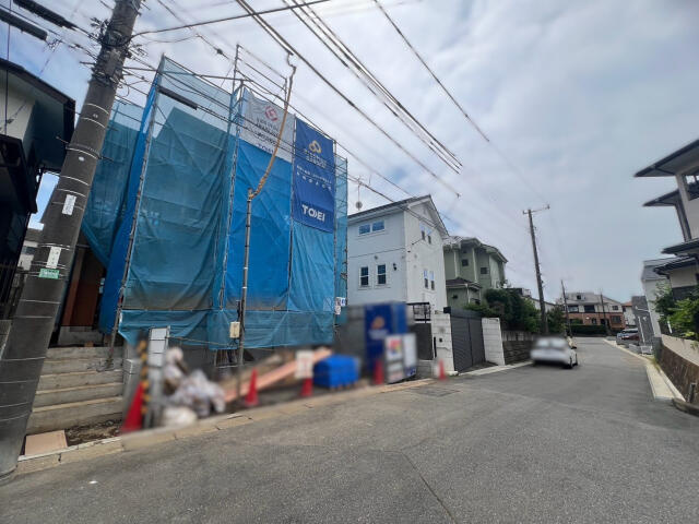 ブルーミングガーデン　松戸市中金杉１丁目１棟／１期１号棟の前面道路含む現地写真|2026年7月31日撮影