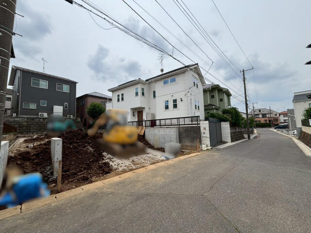 ブルーミングガーデン　松戸市中金杉１丁目１棟／１期１号棟の前面道路含む現地写真|2026年6月14日撮影
