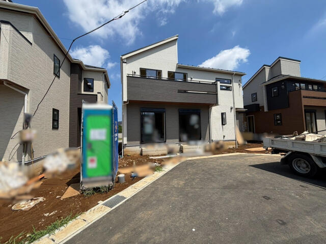 ブルーミングガーデン　松戸市新八柱全６棟／１期４号棟の前面道路含む現地写真|【4号棟】外観写真