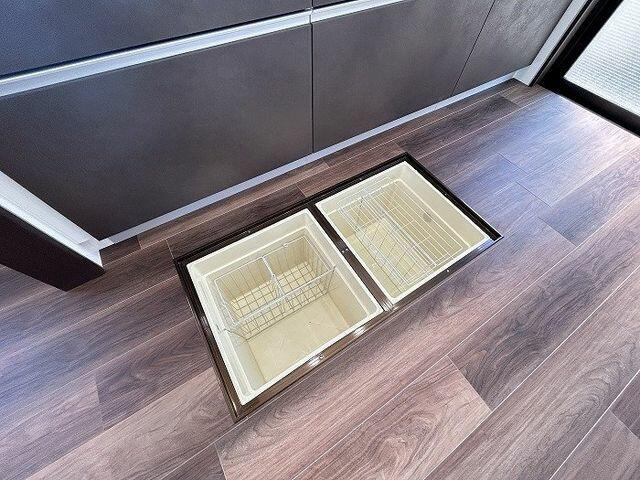 柏市しいの木台５丁目２－４のその他|キッチン床下収納スペースです