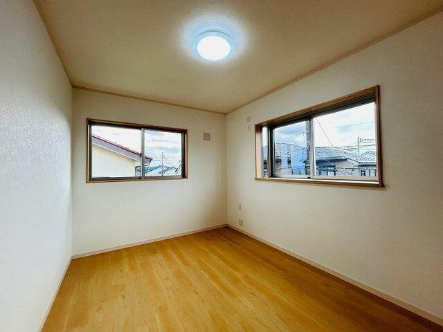 柏市東柏２丁目８－１９の洋室