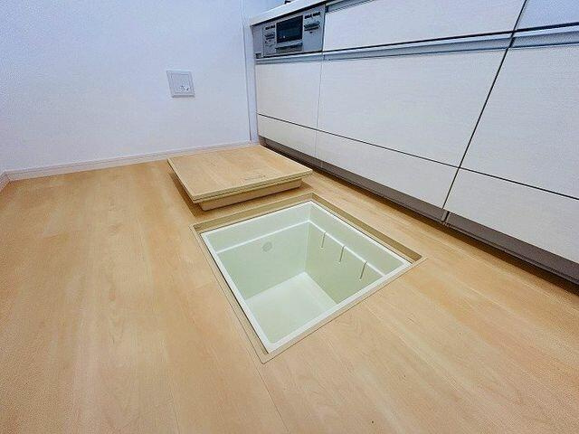 柏市東柏２丁目８－１９のその他|床下収納の様子