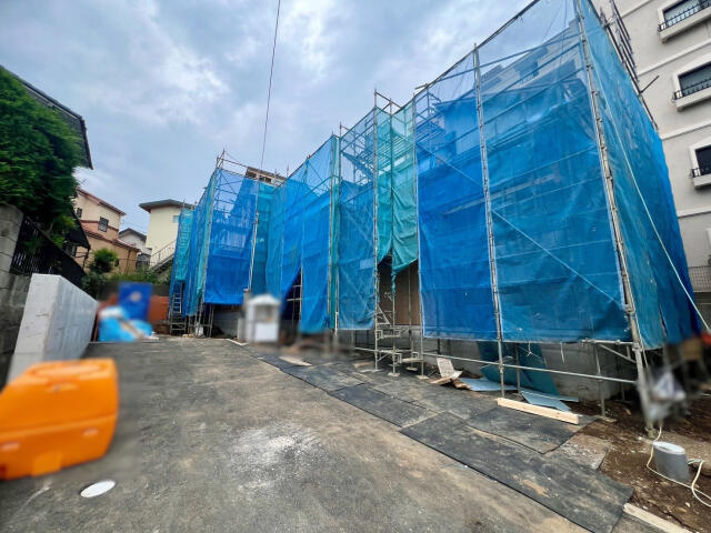 ブルーミングガーデン　柏市松ケ崎３棟／１期１号棟の前面道路含む現地写真|現地写真（左から(1)(2)号棟）