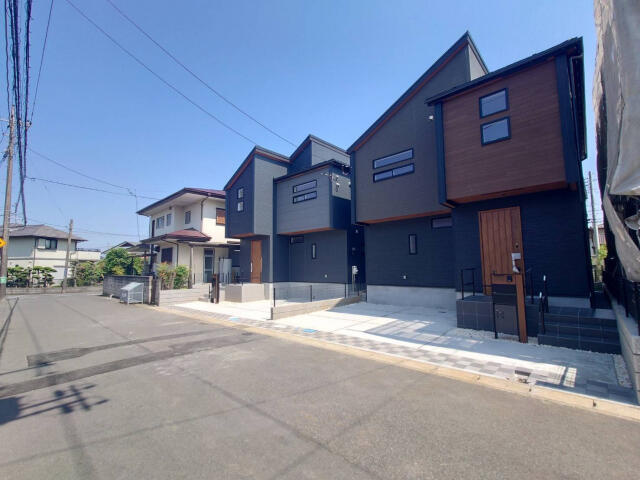 ブルーミングガーデン　柏市藤心２丁目２棟／１期２号棟の前面道路含む現地写真|外観写真
