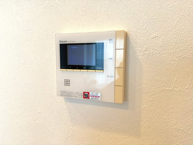 ヴェレーナ流山セントラルパークの発電・温水設備|給湯
新規交換済みの給湯器を完備！キッチンやバスルームで、いつでも安定した温度のお湯を利用でき、毎日の快適な暮らしをしっかりと支えます。