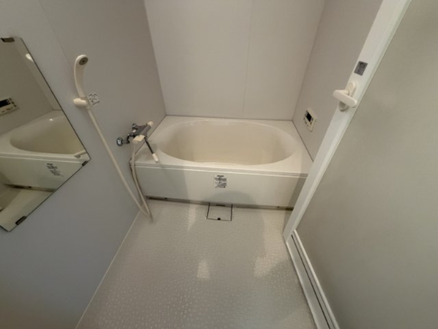クレスト園田の浴室