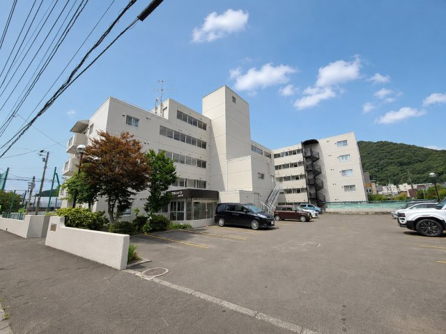 リラハイツ山の手の外観