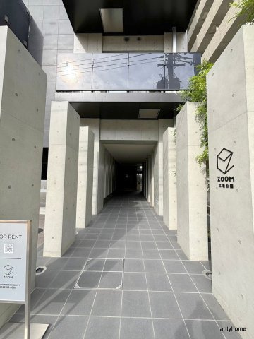 ZOOM江坂公園　仲介手数料無料のエントランス