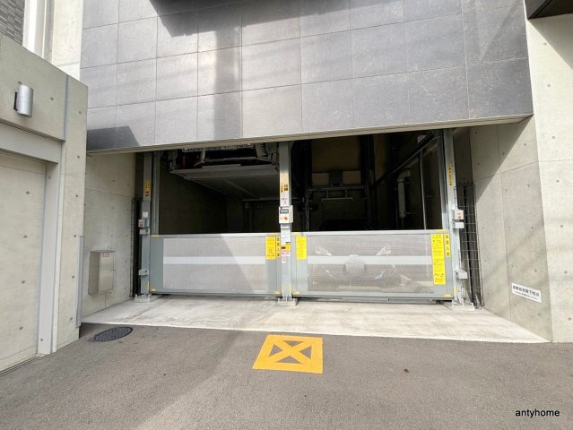 ZOOM江坂公園　仲介手数料無料の駐車場