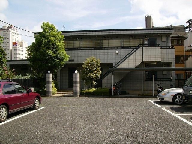アネックス上高井戸の外観|駐車場側から