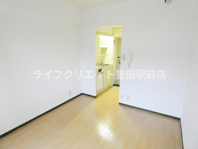ATTビルの居間・リビング|※別部屋の施工写真です。
