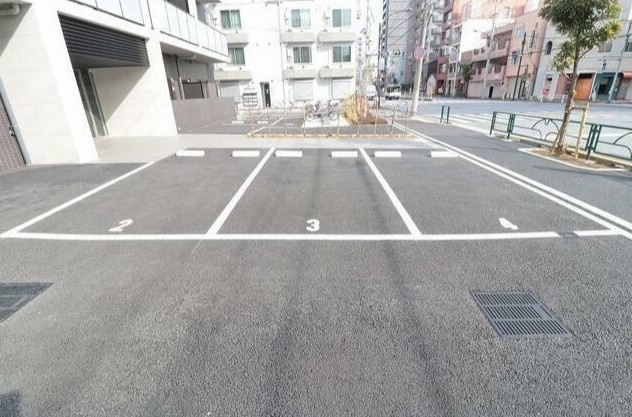 グランカーサ三ノ輪Ⅳの駐車場
