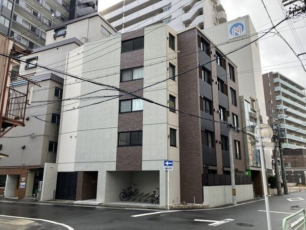 WELL COURT CHIYODA