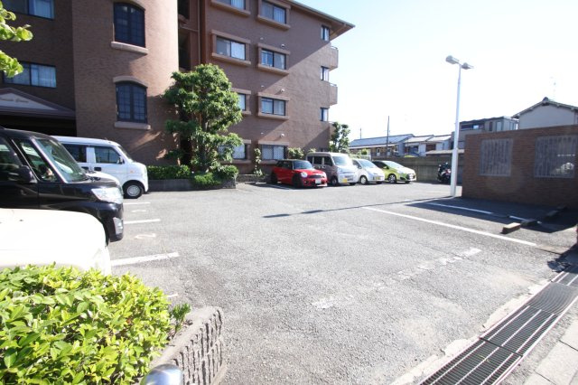 グランクオレ３１の駐車場