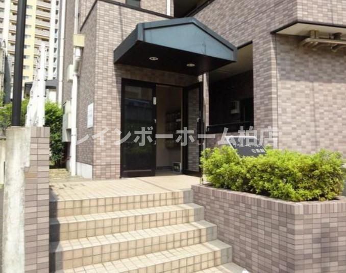 特典：仲介手数料が無料です!!のエントランス|エントランスです