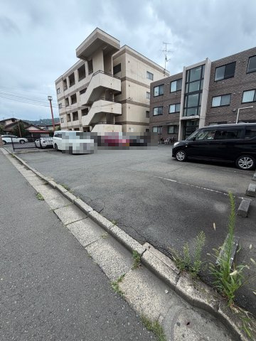 キャルバリー天神の駐車場