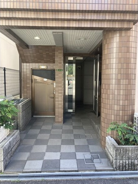 アドミラブルのエントランス