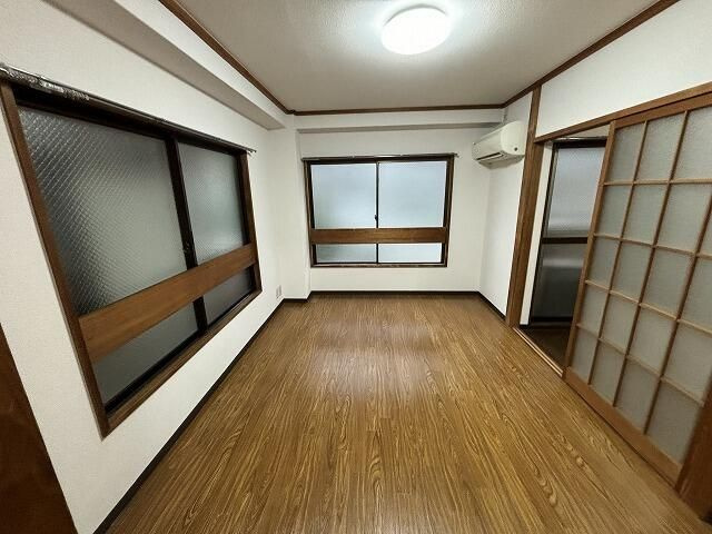 阿川ビルの居間・リビング