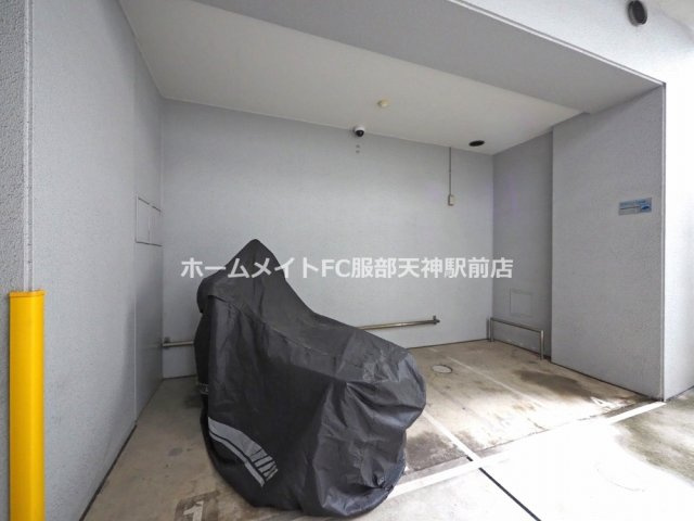 エスリードミナミモリマチエキマエの駐車場
