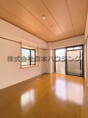 【洋室】 | 　ジョイフル寝屋川 | 明るい洋室です