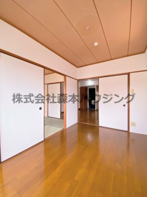 【洋室】 | 　ジョイフル寝屋川 | 落ち着いた色調の洋室です