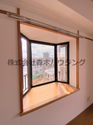 【内装】 | 　ジョイフル寝屋川 | 出窓が明るくしてくれます