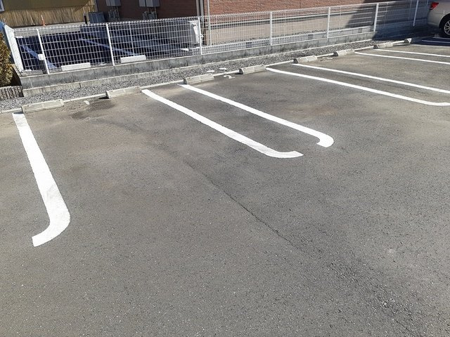 コート・ダジュール　川余郷の駐車場|駐車場