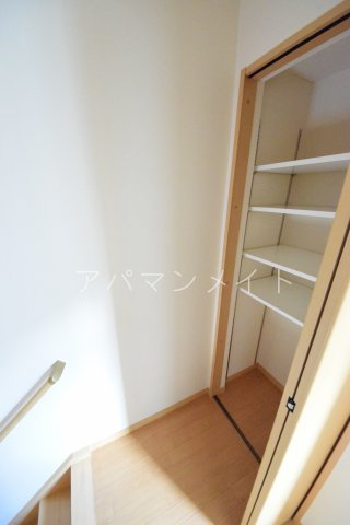 【収納】 | エスポア | 階段上がったところの収納です。