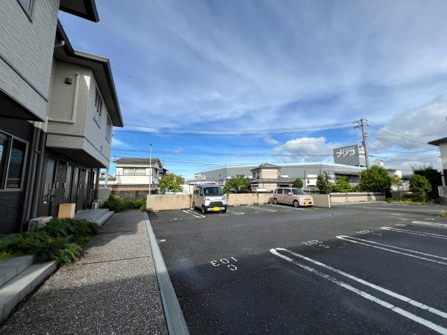 シャーメゾン ラ・フレーズの駐車場