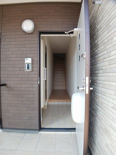 ソリタリーパインＢの玄関