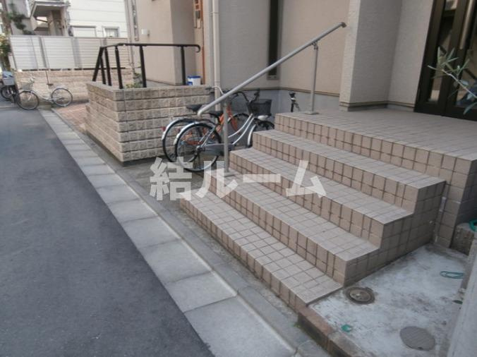 豊島区北大塚３丁目のアパートのエントランス