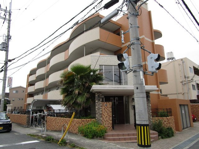 デルスールラローザの外観