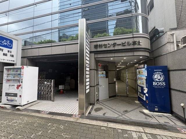 若杉センタービル本館のエントランス