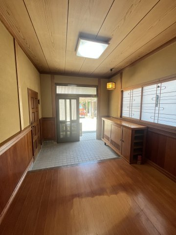 和田町I貸家の玄関