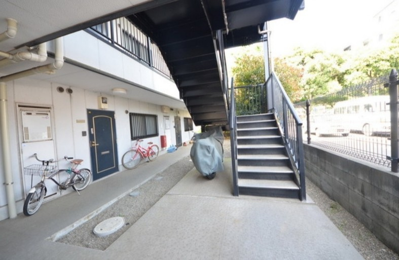 国立市富士見台３丁目の賃貸マンションのロビー