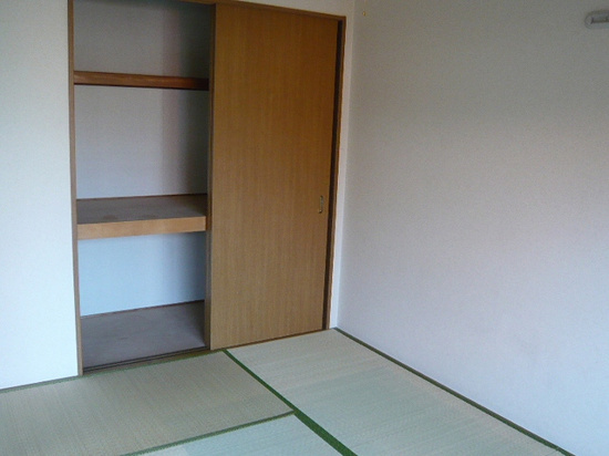 国立市富士見台３丁目の賃貸マンションの収納