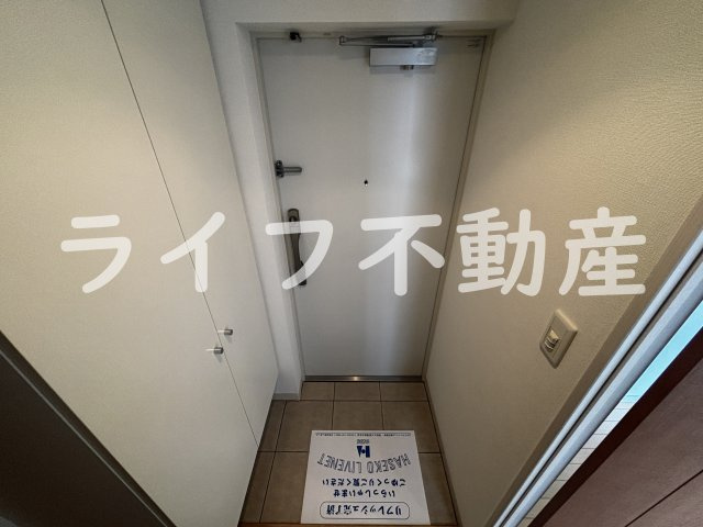 ドゥーエ森ノ宮の玄関|収納もある玄関です