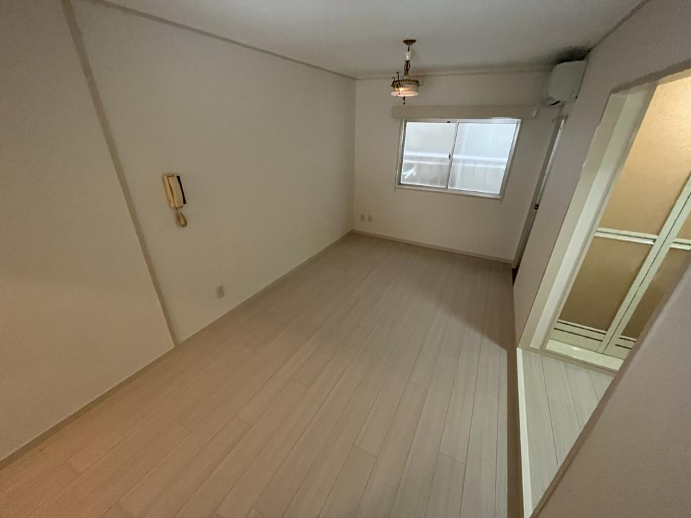 神戸市中央区旗塚通５丁目の賃貸マンションの居間・リビング