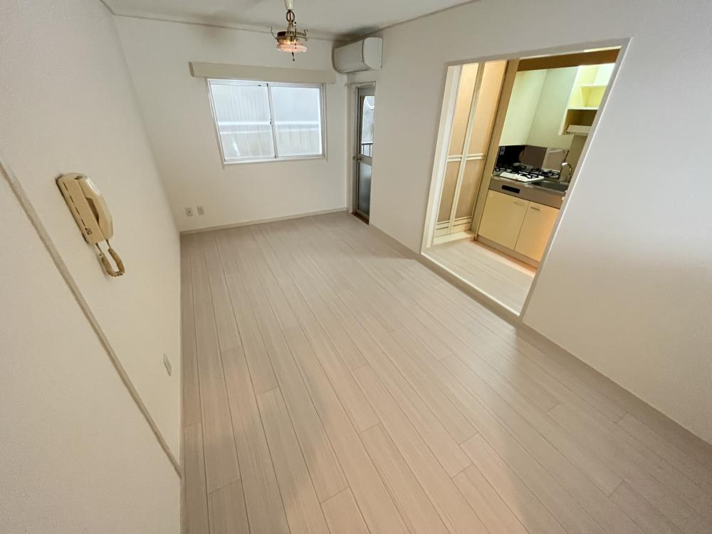 神戸市中央区旗塚通５丁目の賃貸マンションの居間・リビング
