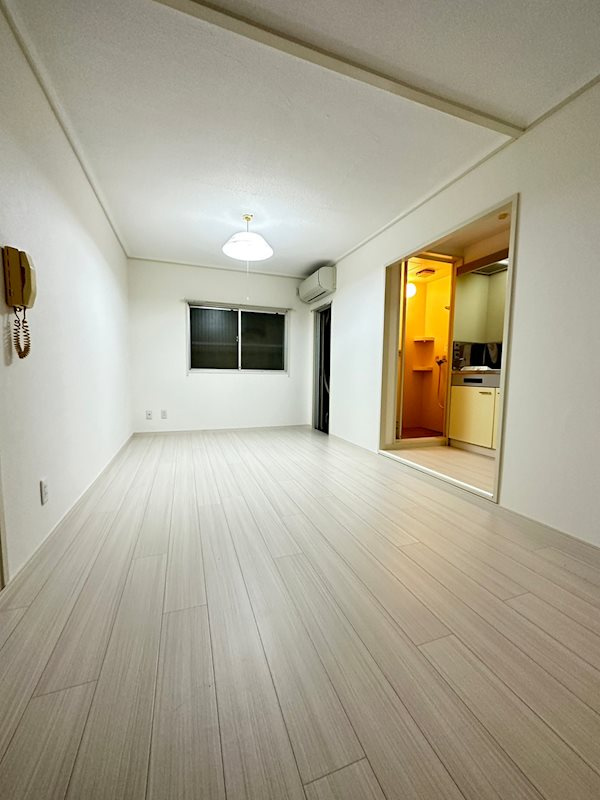 神戸市中央区旗塚通５丁目の賃貸マンションの居間・リビング