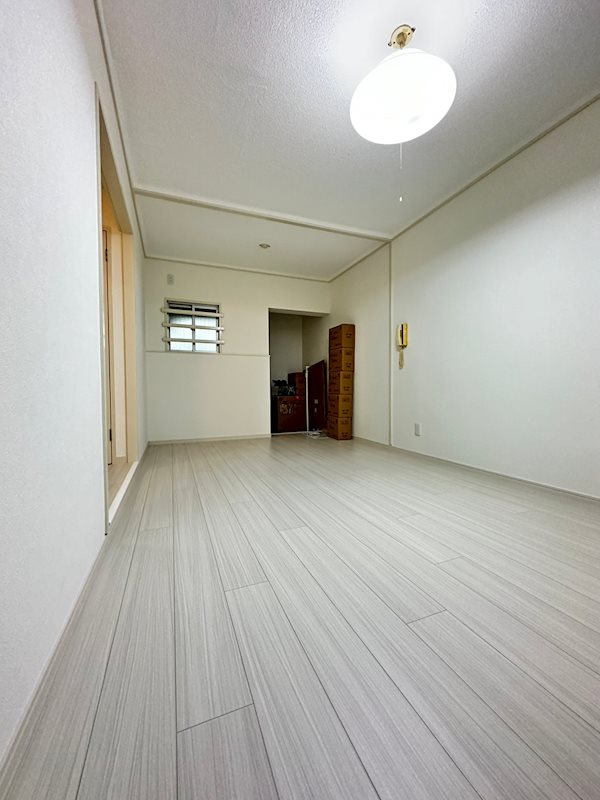 神戸市中央区旗塚通５丁目の賃貸マンションの居間・リビング