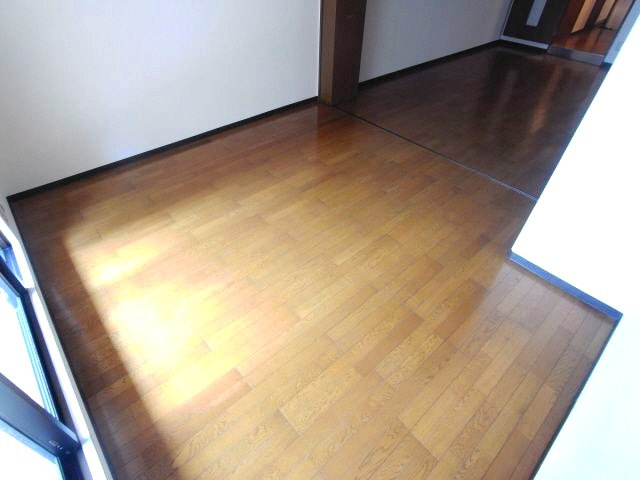 富士産業ビルの居間・リビング